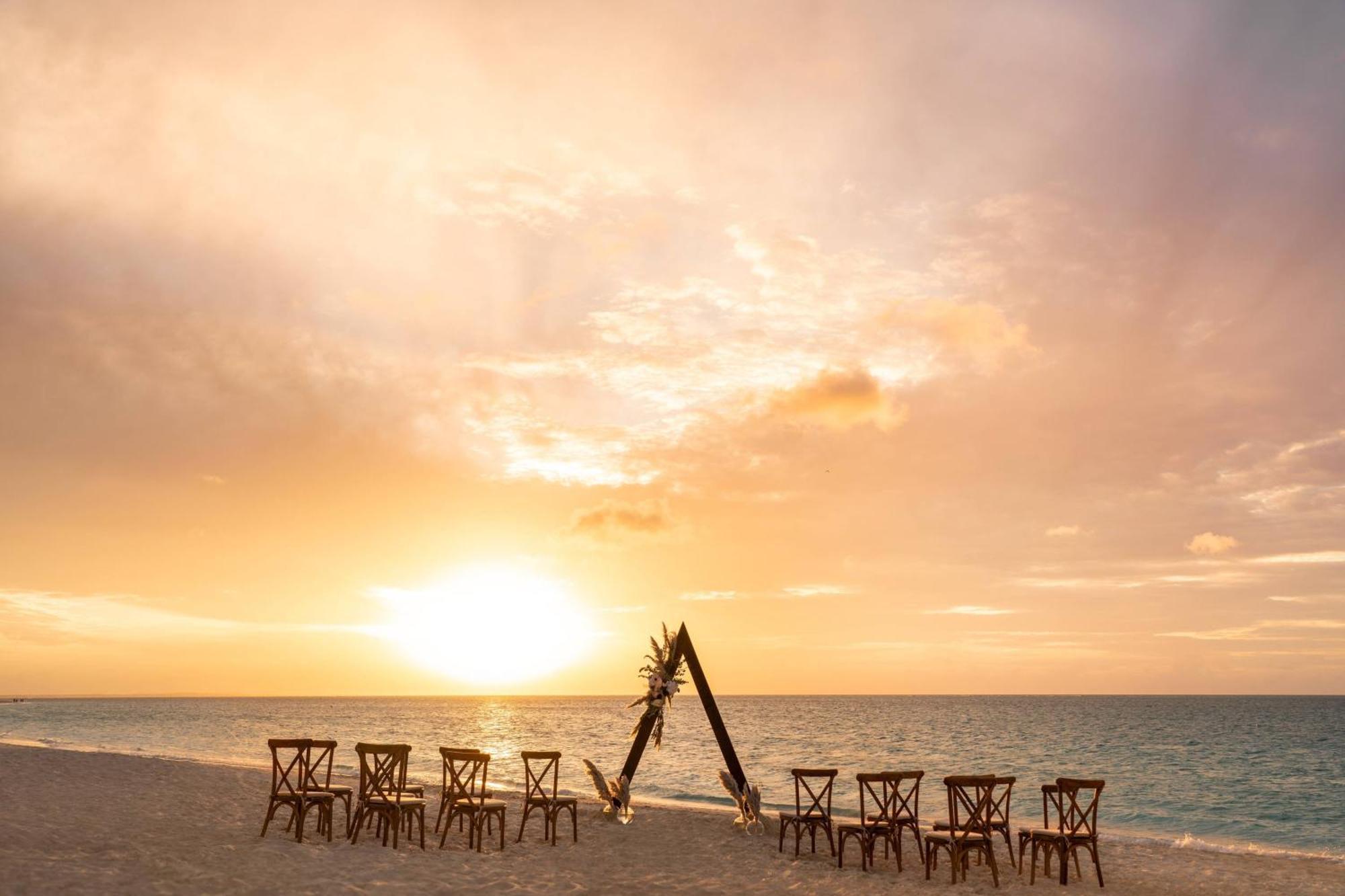 ホテル The Ritz-Carlton, Turks & Caicos グレイス・ベイ エクステリア 写真