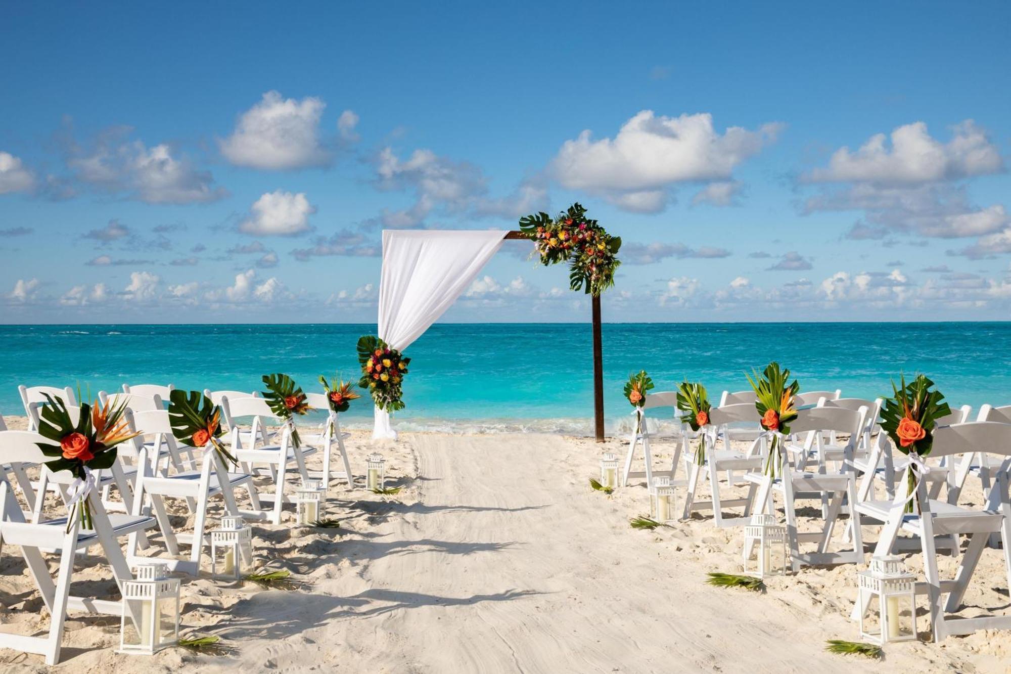 ホテル The Ritz-Carlton, Turks & Caicos グレイス・ベイ エクステリア 写真