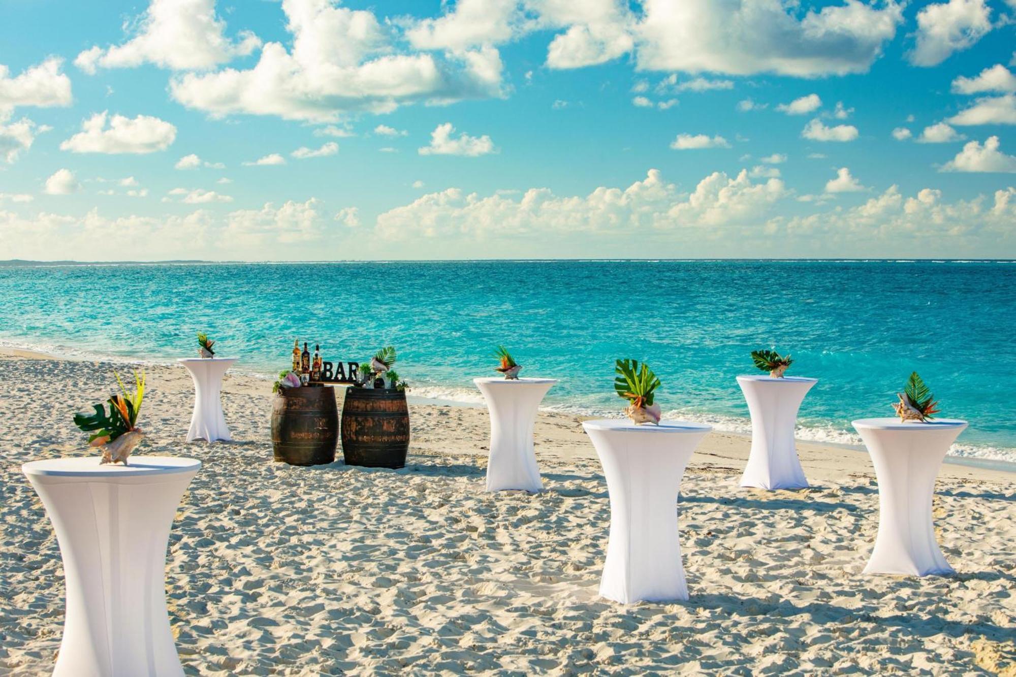 ホテル The Ritz-Carlton, Turks & Caicos グレイス・ベイ エクステリア 写真